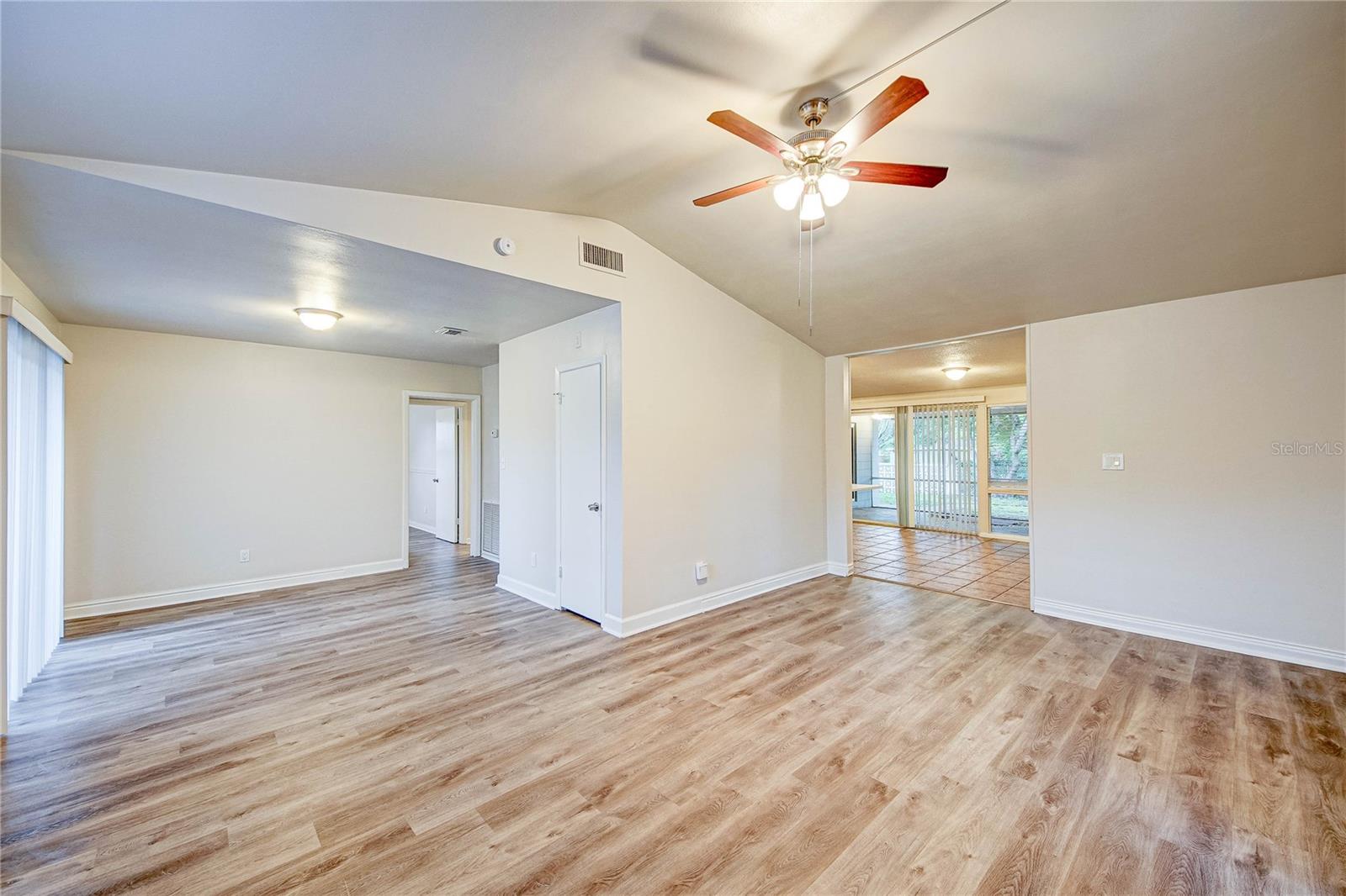 Image 10 of 46 For 332 Benton Street