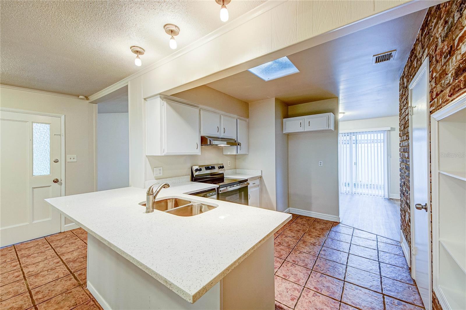 Image 13 of 46 For 332 Benton Street