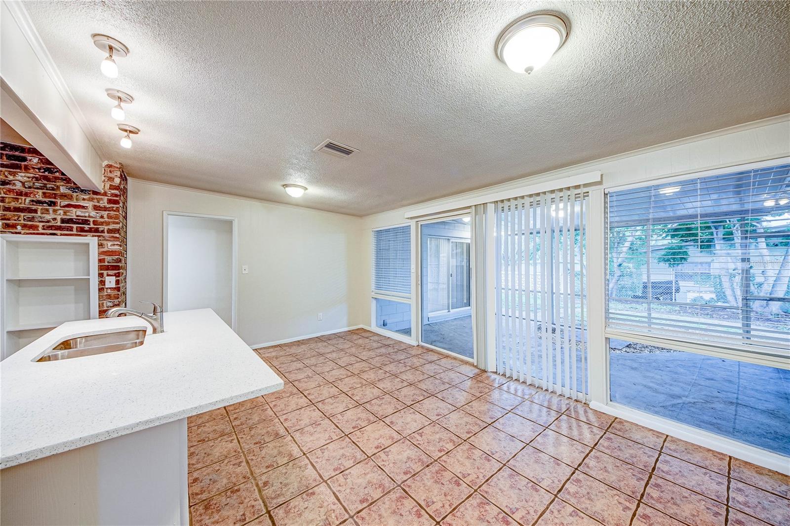 Image 15 of 46 For 332 Benton Street