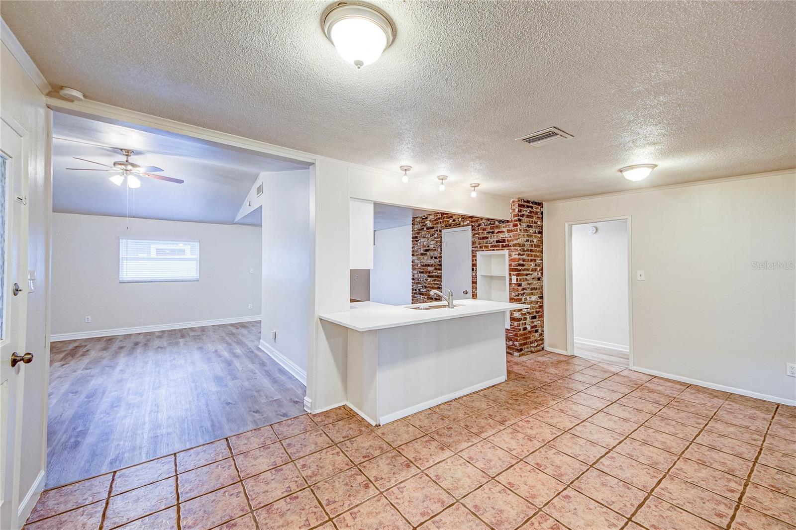 Image 19 of 46 For 332 Benton Street