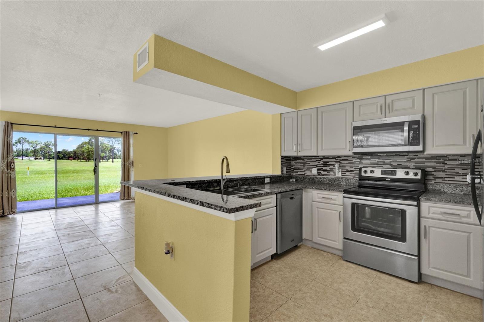 Image 10 of 20 For 13839 Fairway Island Drive 1111