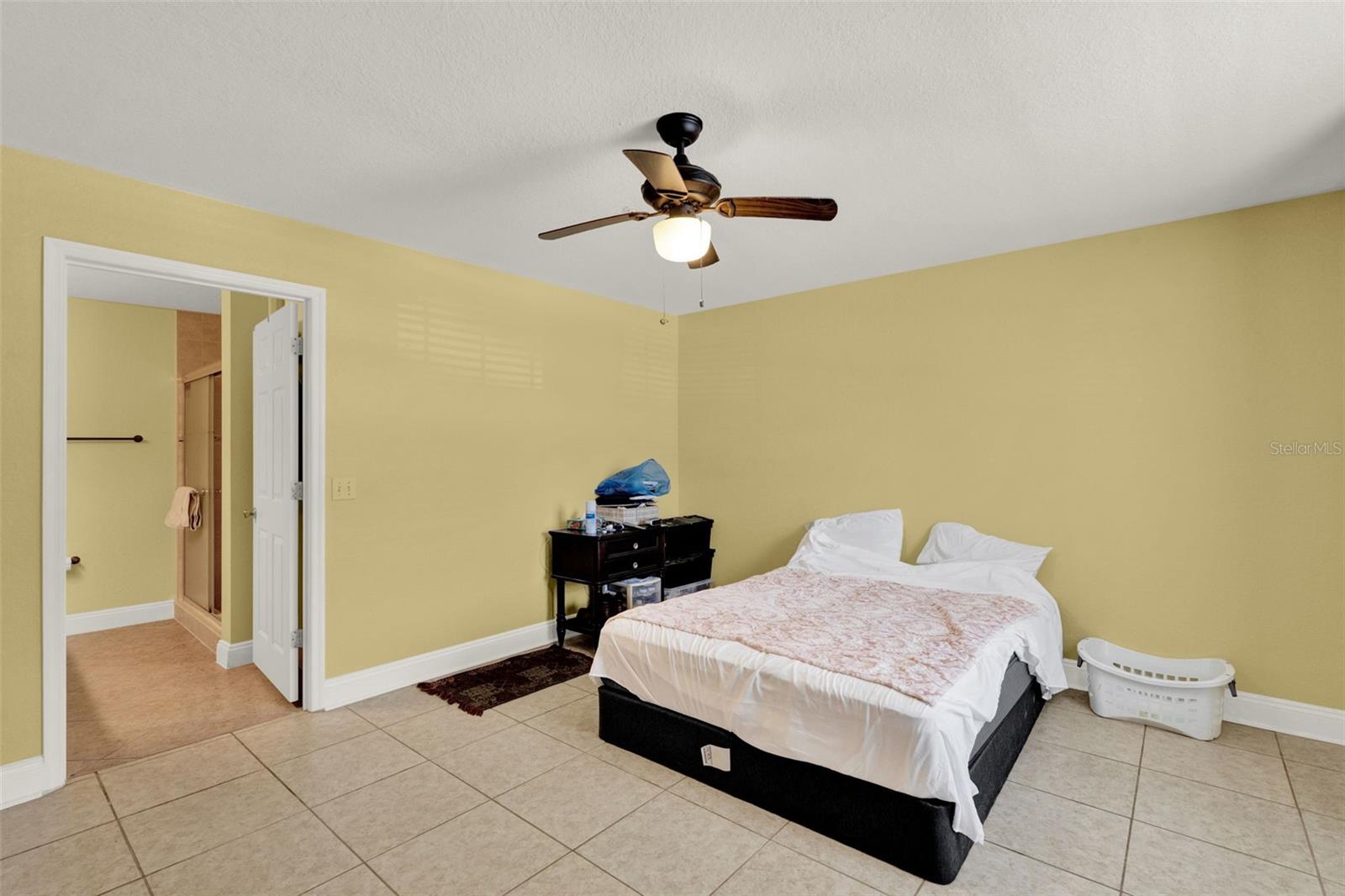 Image 12 of 20 For 13839 Fairway Island Drive 1111