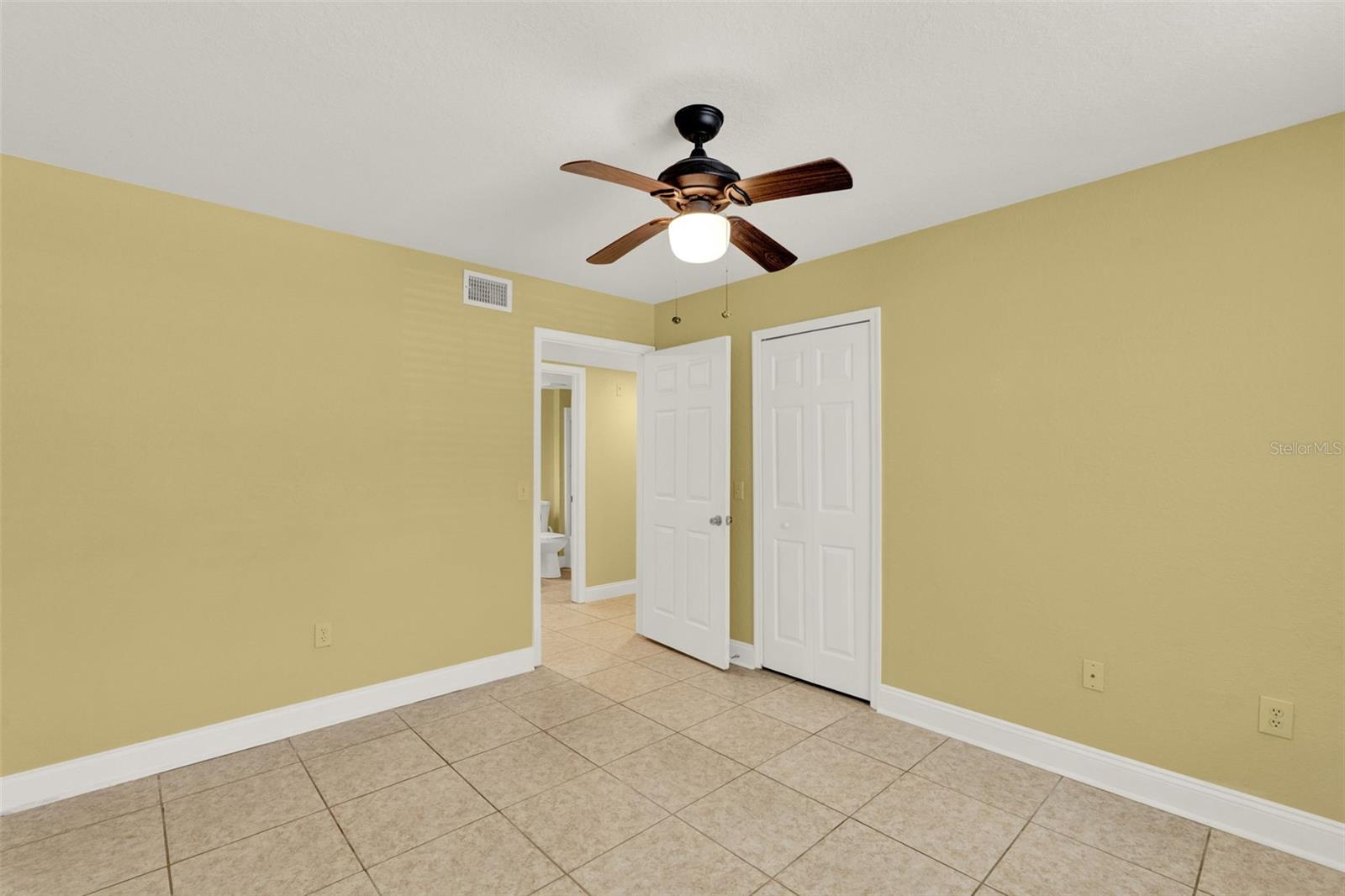 Image 15 of 20 For 13839 Fairway Island Drive 1111