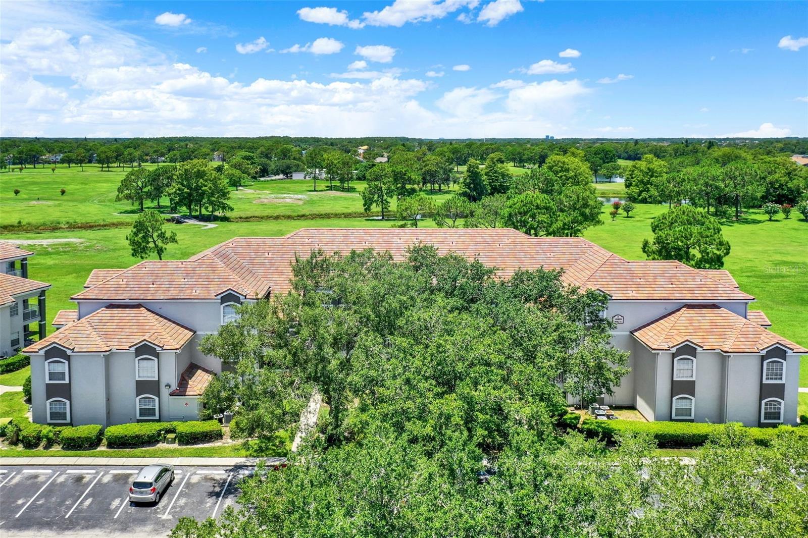 Image 19 of 20 For 13839 Fairway Island Drive 1111