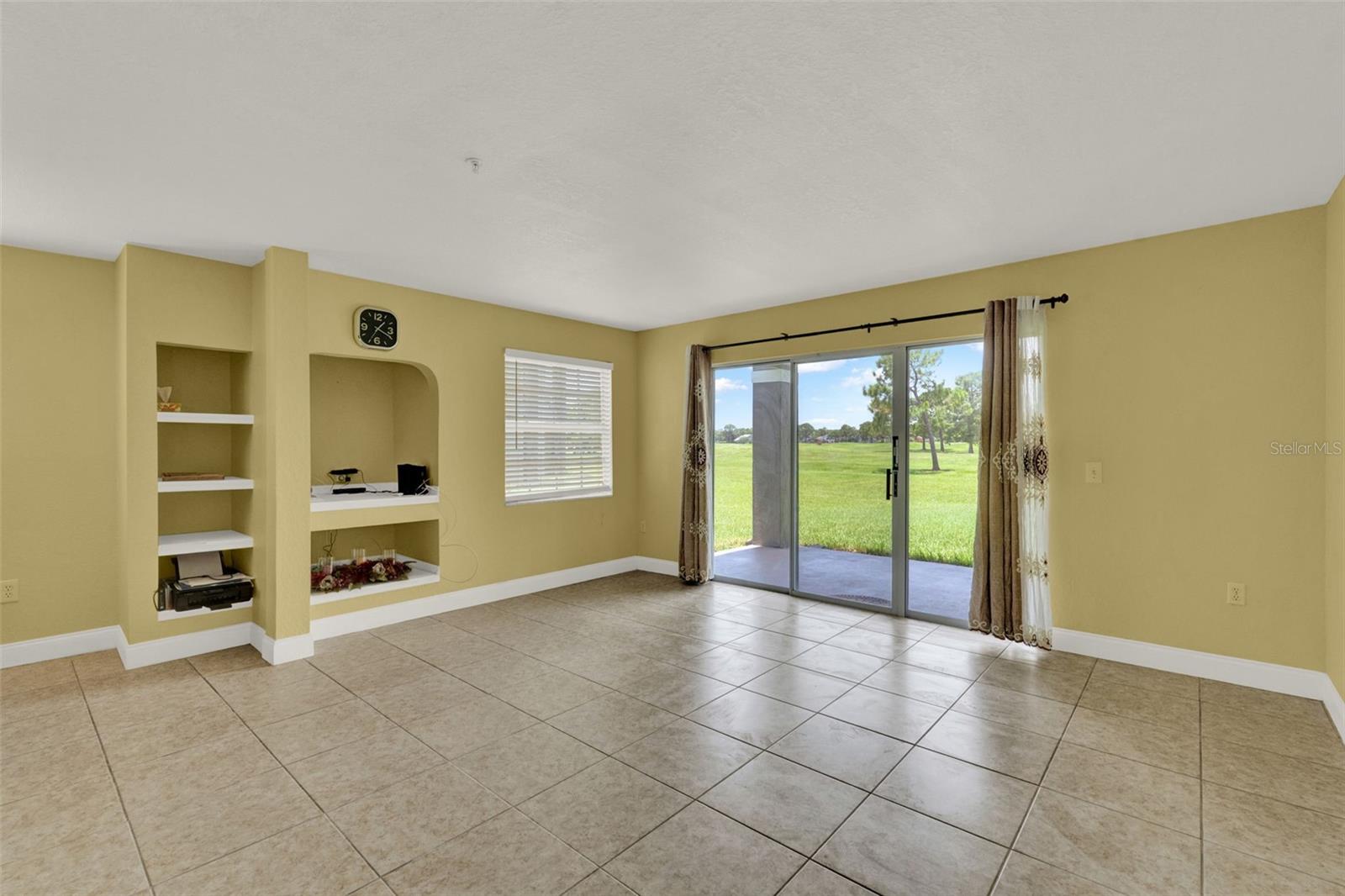 Image 5 of 20 For 13839 Fairway Island Drive 1111