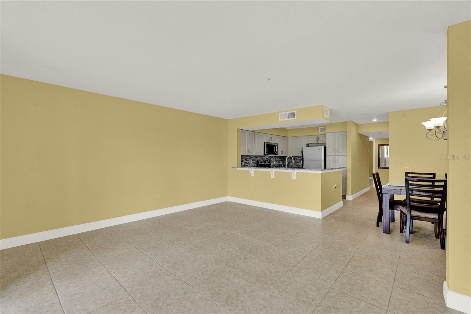 Image 8 of 20 For 13839 Fairway Island Drive 1111