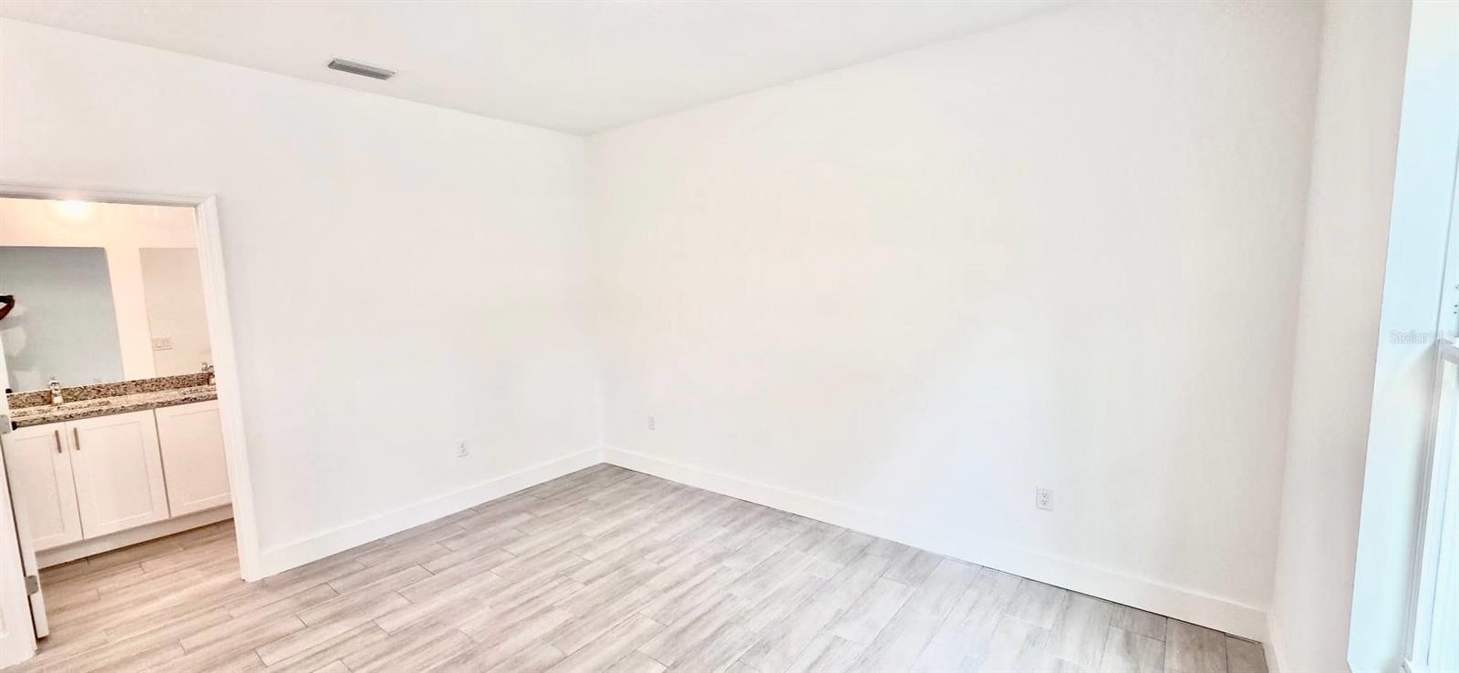 Listing photo id 9 for 15431 41st Street Road