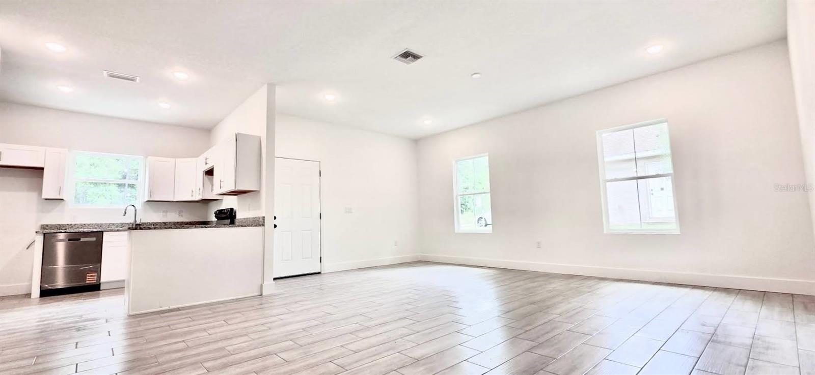 Listing photo id 3 for 15431 41st Street Road