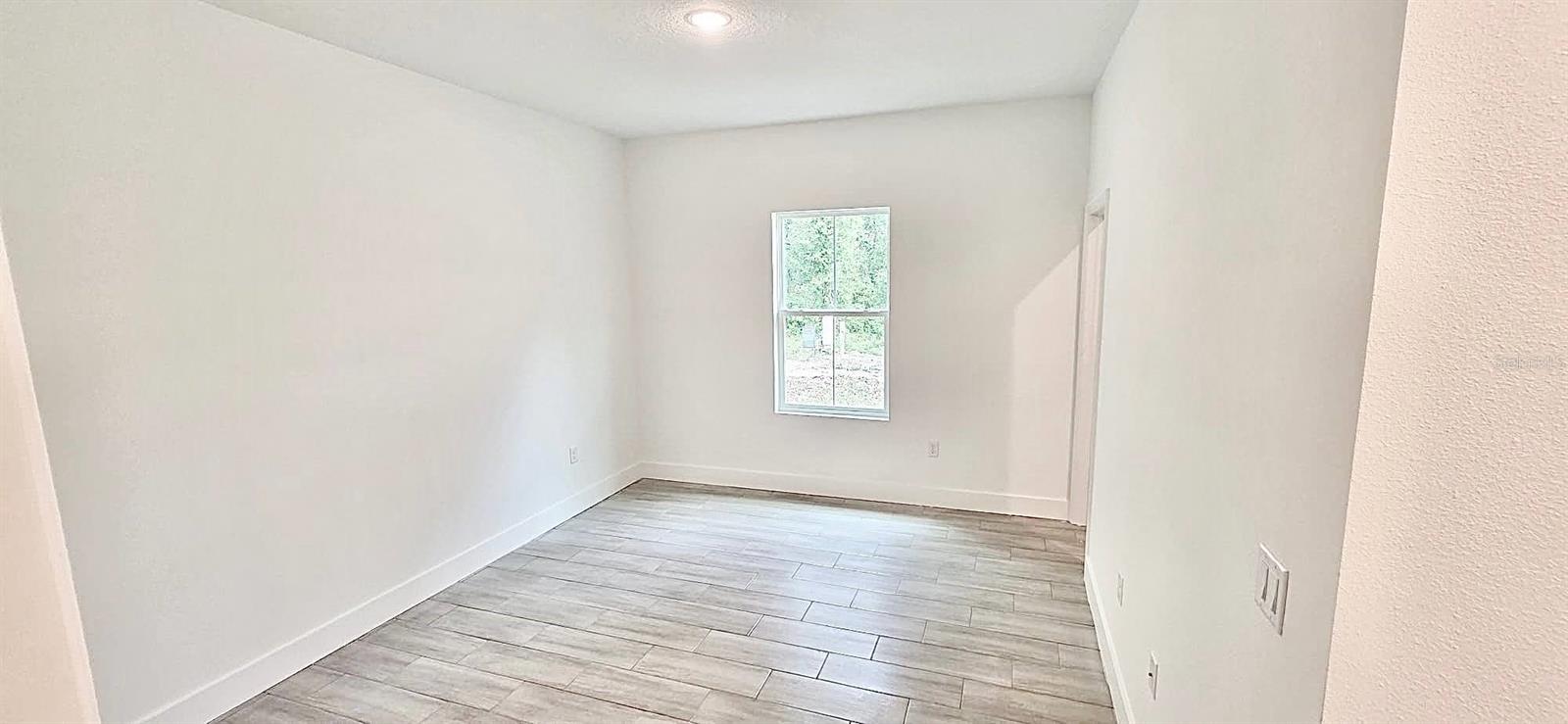 Listing photo id 7 for 15431 41st Street Road