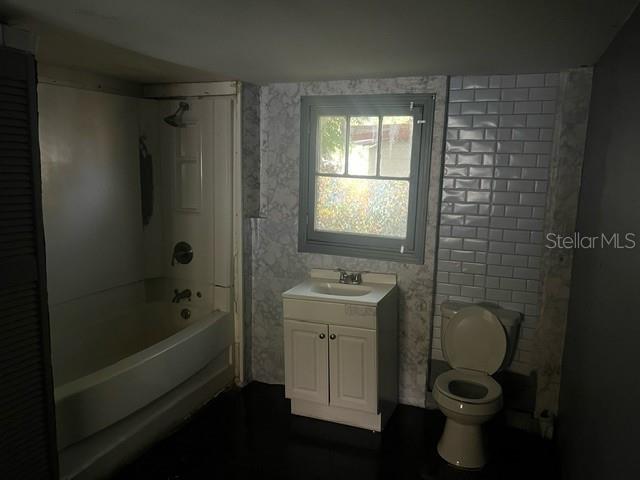 Image 4 of 11 For 1055 Dudley Avenue