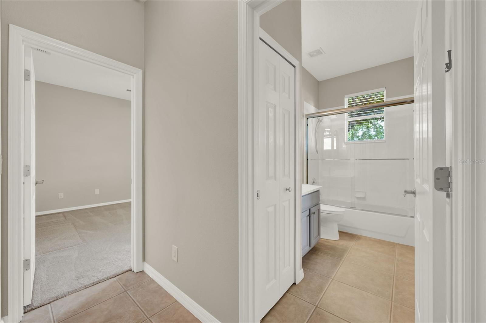 Image 30 of 67 For 1260 Saint Albans Loop