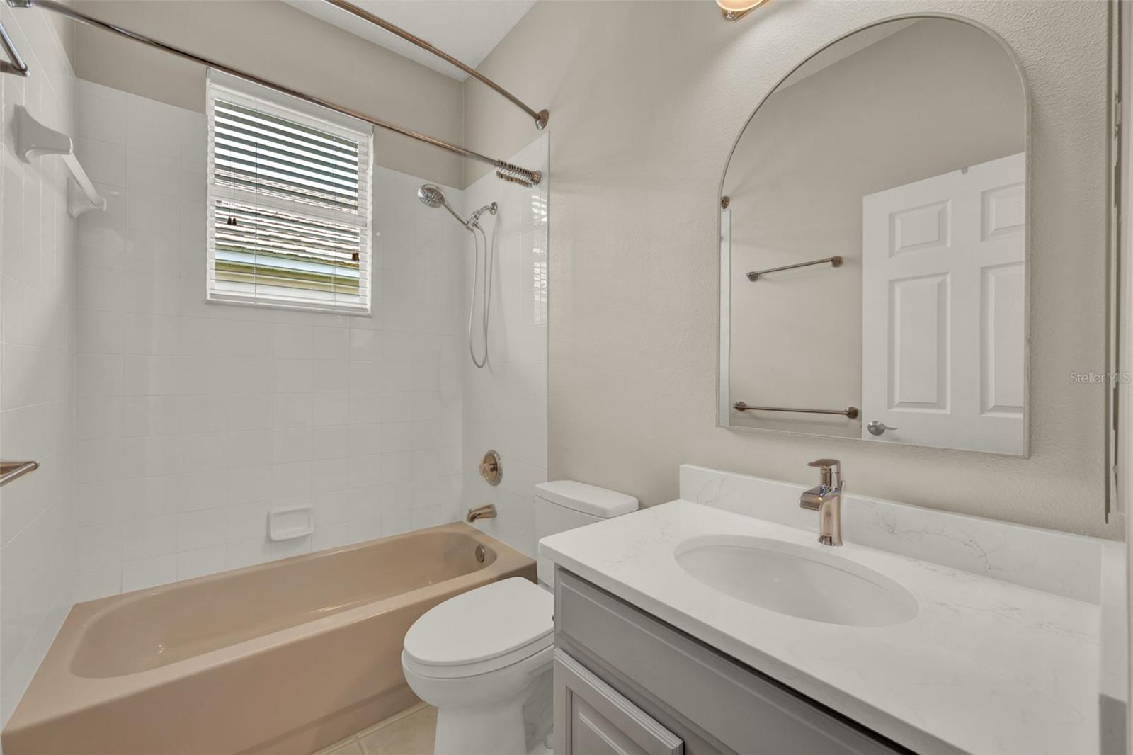 Image 33 of 67 For 1260 Saint Albans Loop