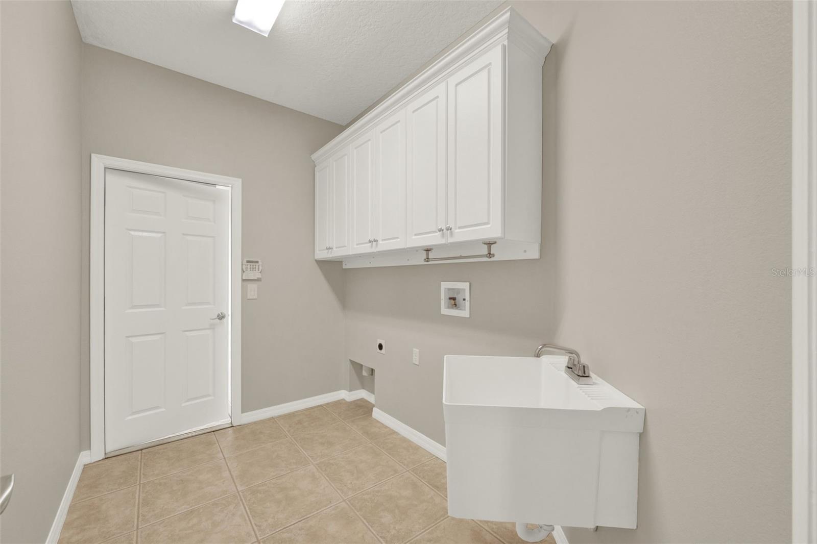 Image 34 of 67 For 1260 Saint Albans Loop