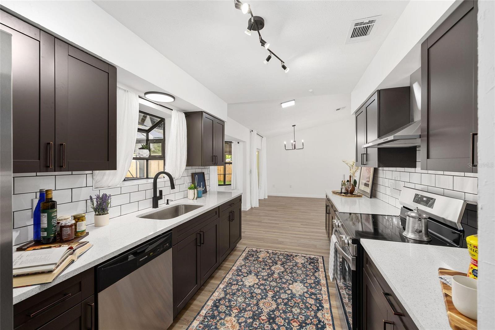 Image 10 of 39 For 5498 4th Avenue