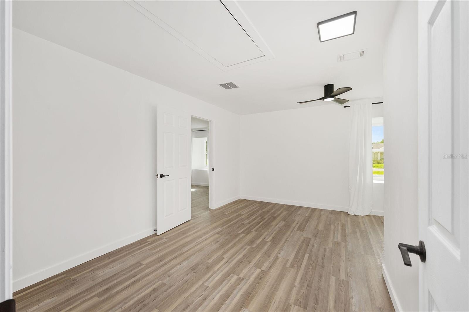 Image 22 of 39 For 5498 4th Avenue