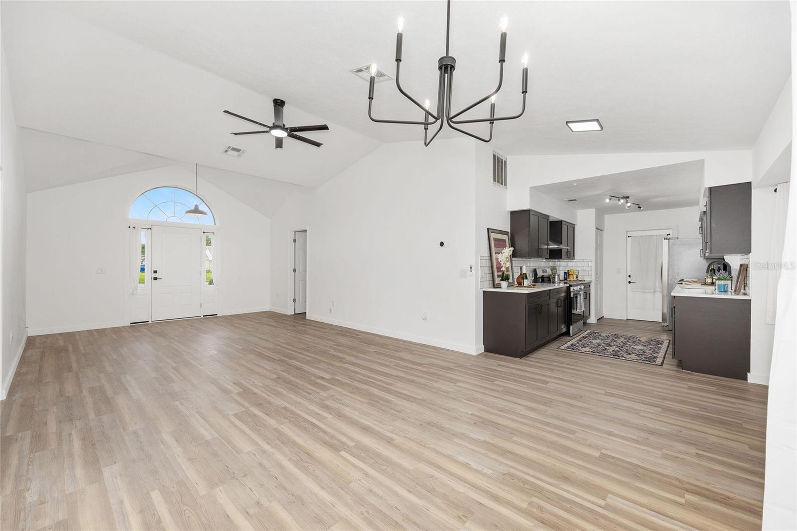 Image 5 of 39 For 5498 4th Avenue