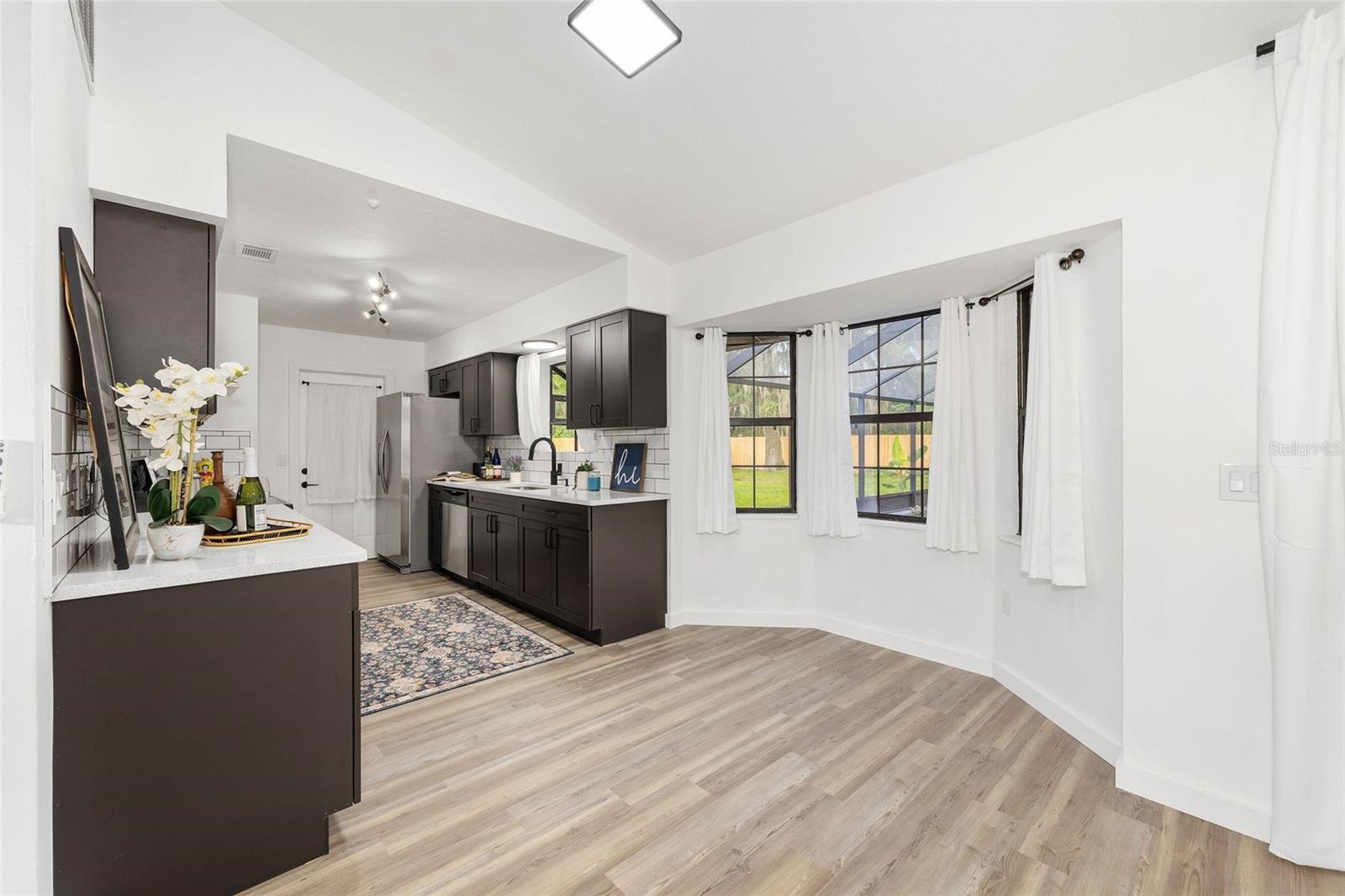 Image 7 of 39 For 5498 4th Avenue