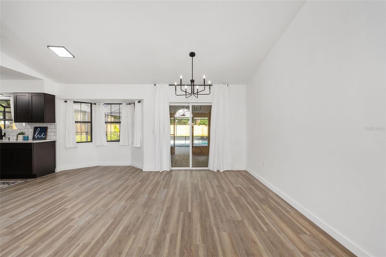 Image 9 of 39 For 5498 4th Avenue