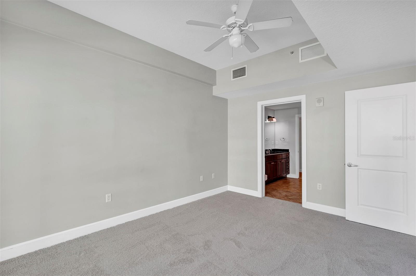 Image 18 of 30 For 101 Eola Drive 620