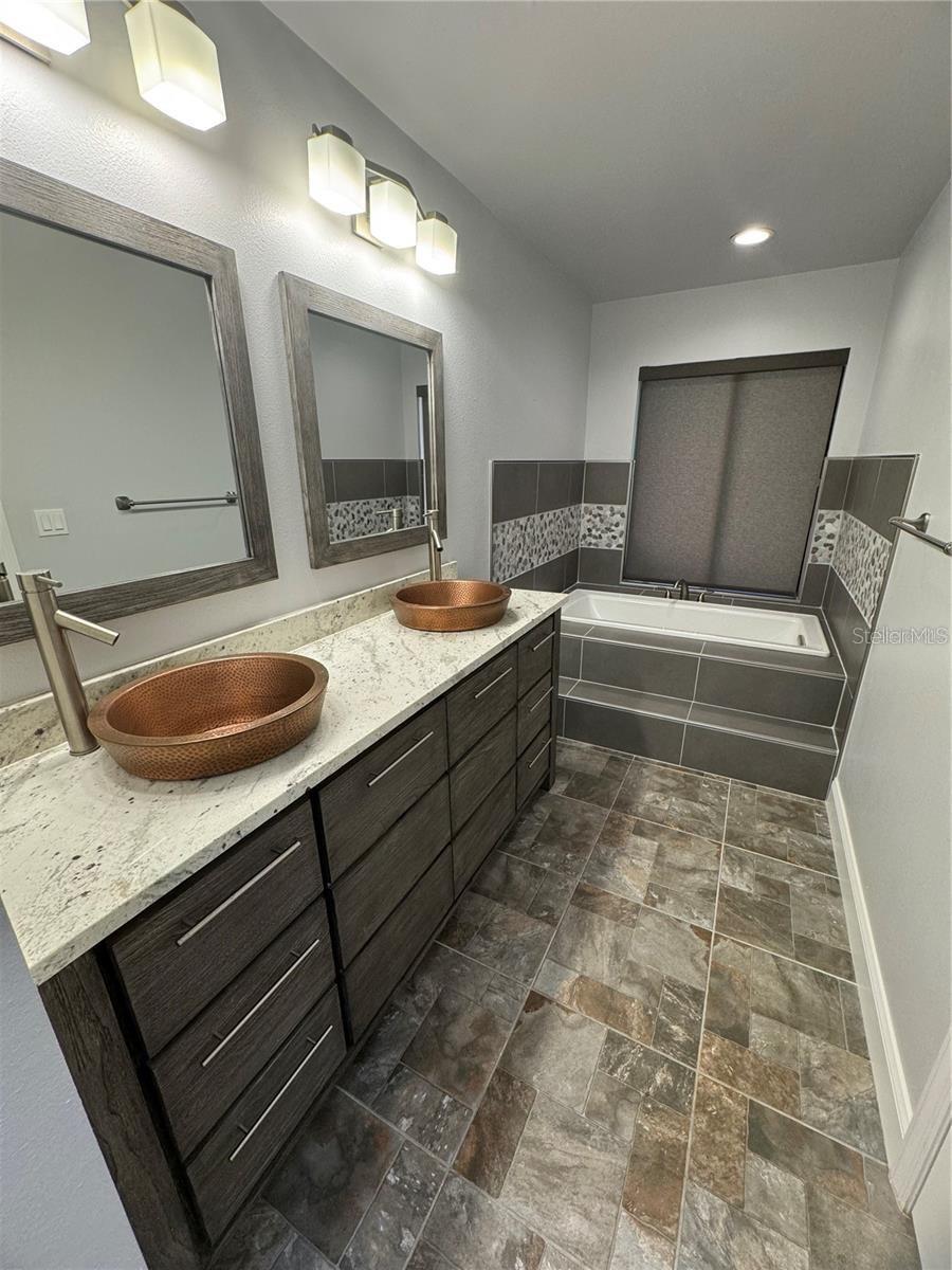 Image 11 of 31 For 140 Bridlewood Lane