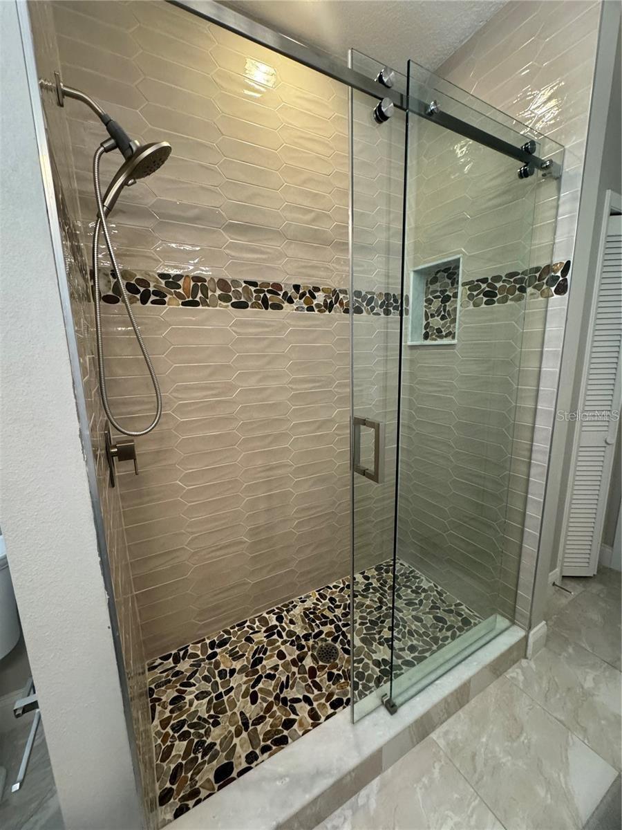 Image 12 of 31 For 140 Bridlewood Lane