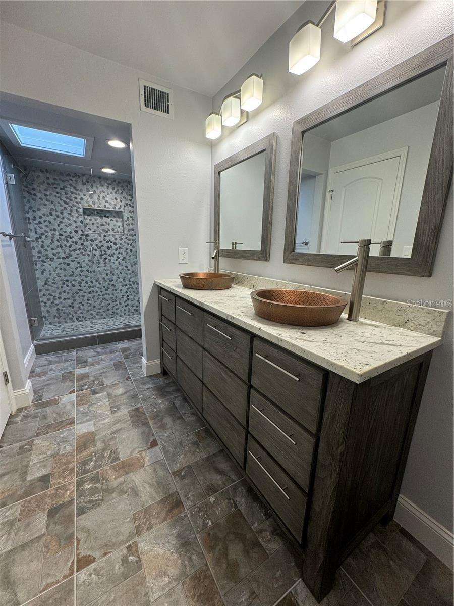 Image 13 of 31 For 140 Bridlewood Lane