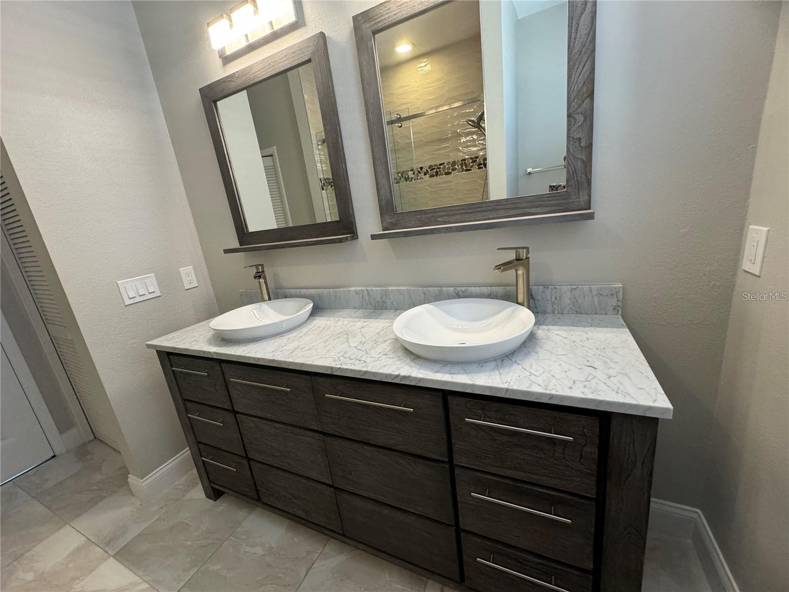 Image 18 of 31 For 140 Bridlewood Lane