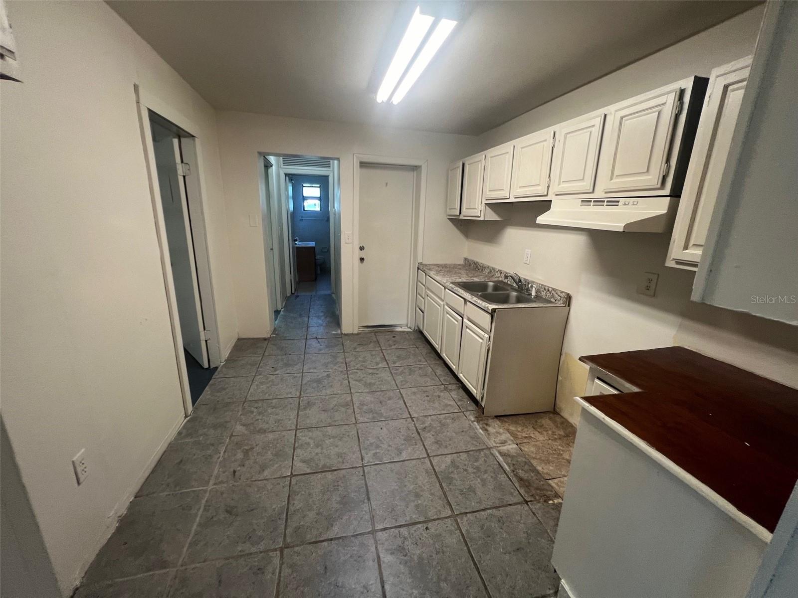 Image 3 of 8 For 1290 Henson Lane 1
