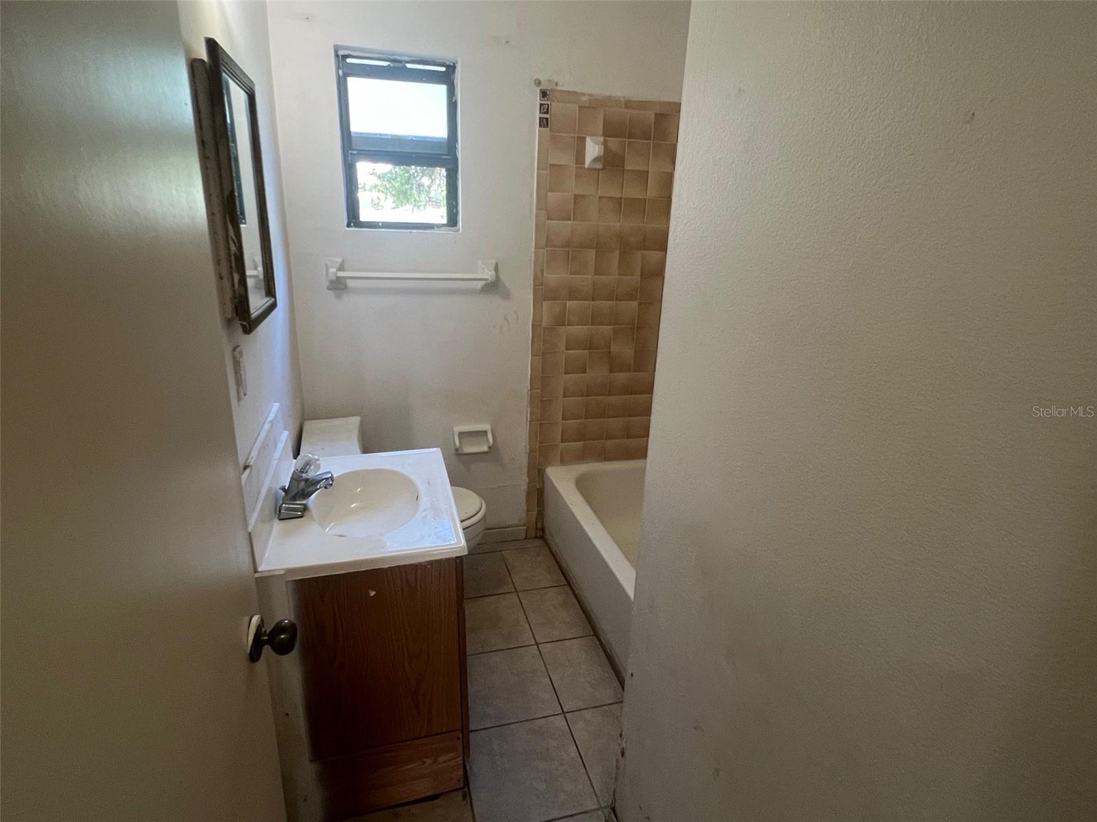 Image 6 of 8 For 1290 Henson Lane 1