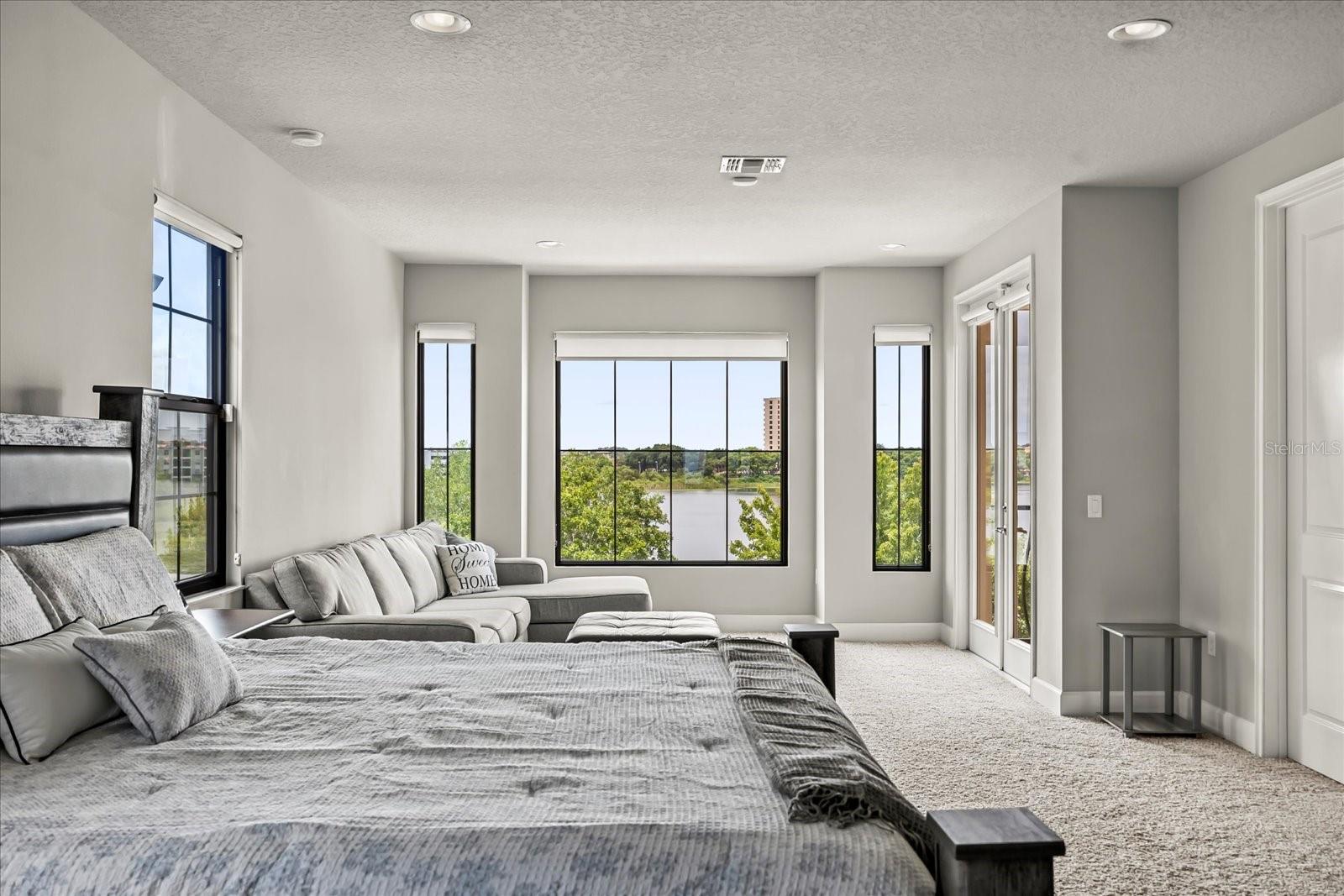 Image 17 of 76 For 7633 Toscana Boulevard