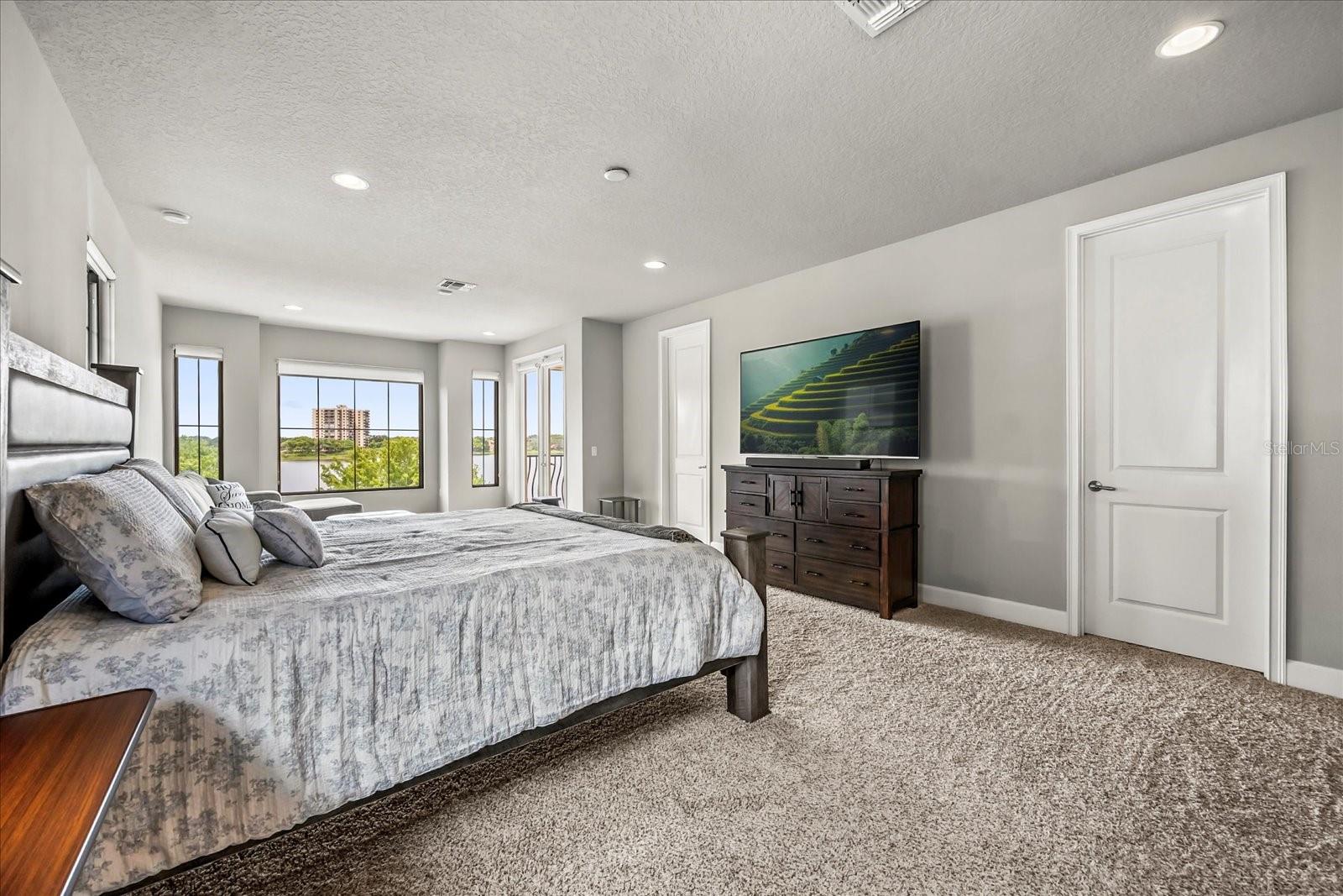 Image 18 of 76 For 7633 Toscana Boulevard