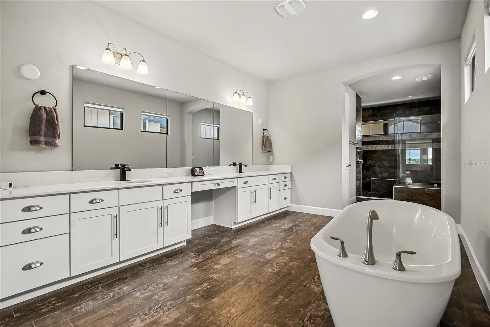 Image 23 of 76 For 7633 Toscana Boulevard
