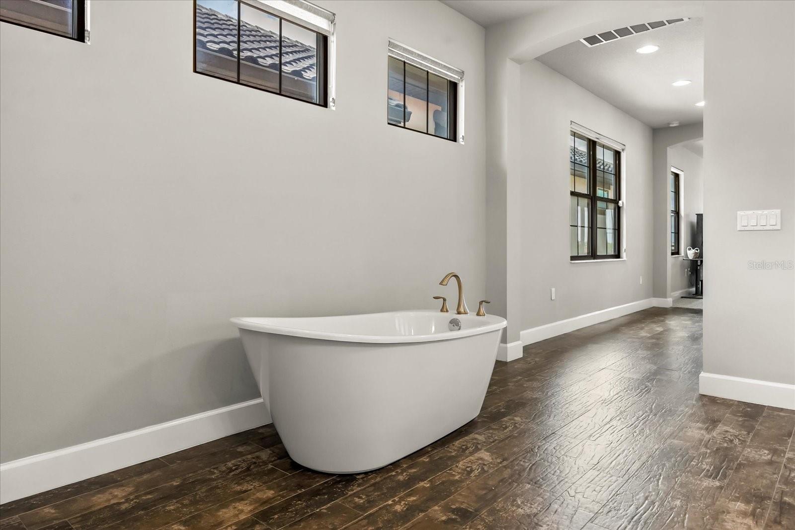 Image 25 of 76 For 7633 Toscana Boulevard