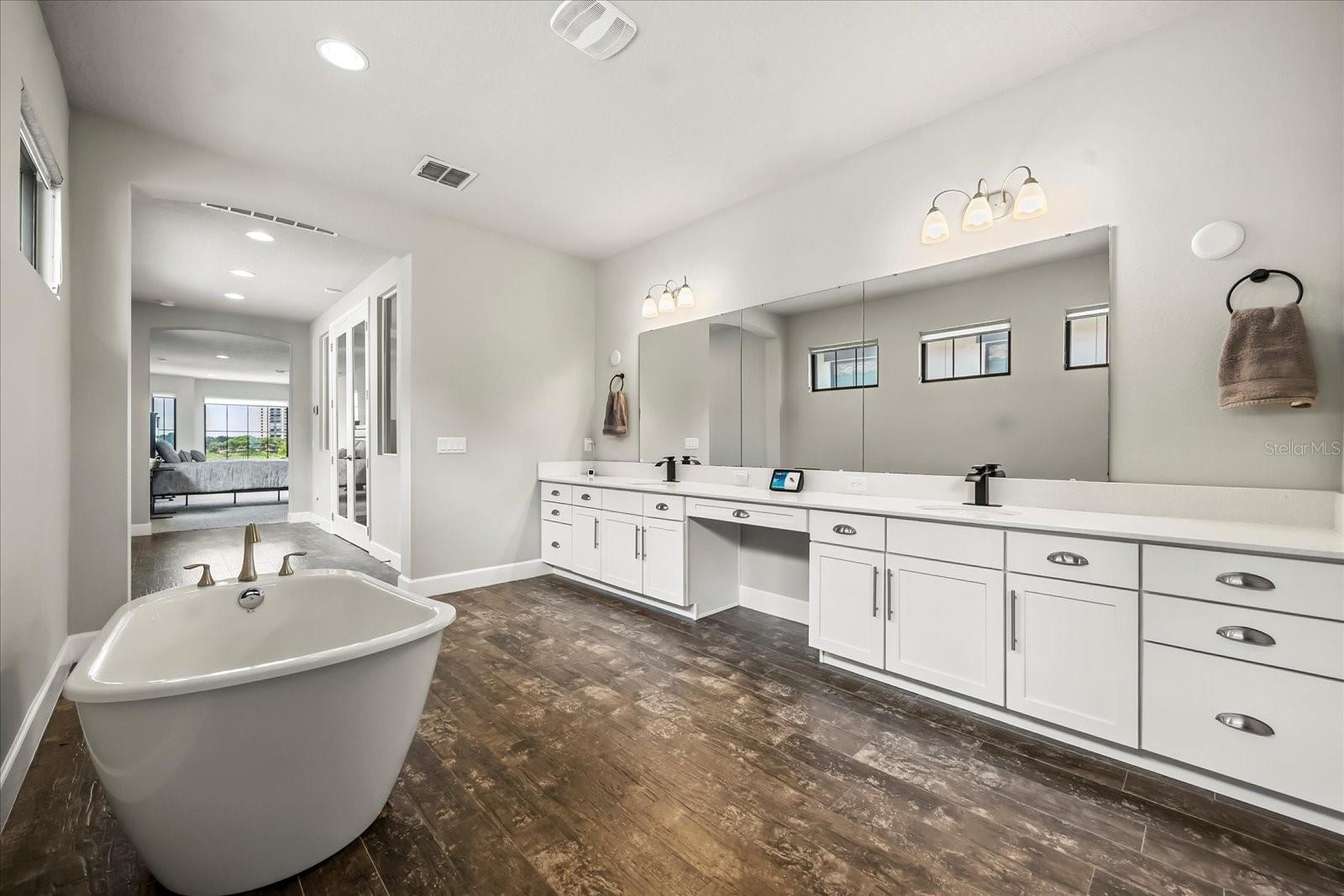 Image 28 of 76 For 7633 Toscana Boulevard