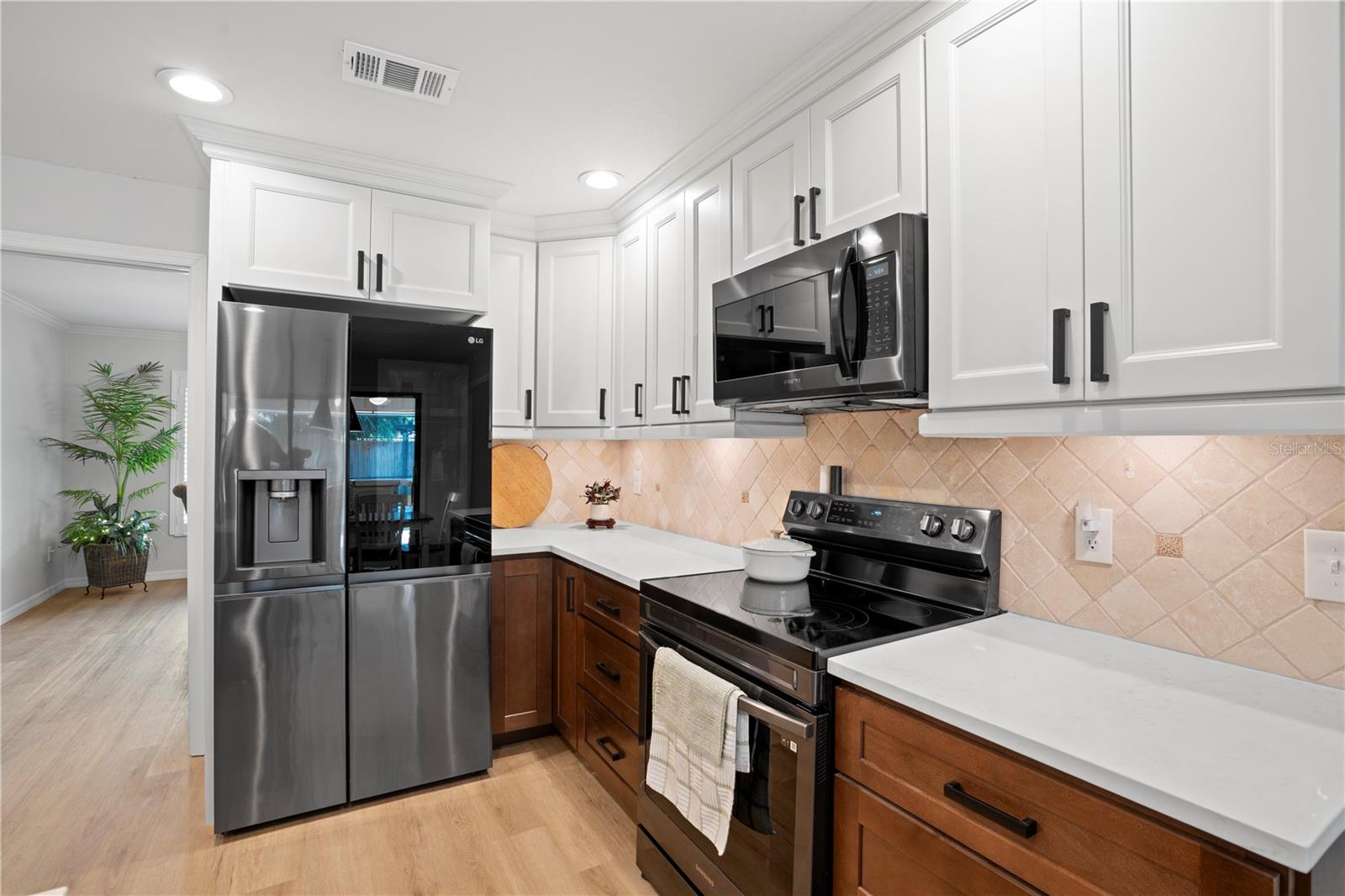 Image 11 of 81 For 2417 Pershing Oaks Place