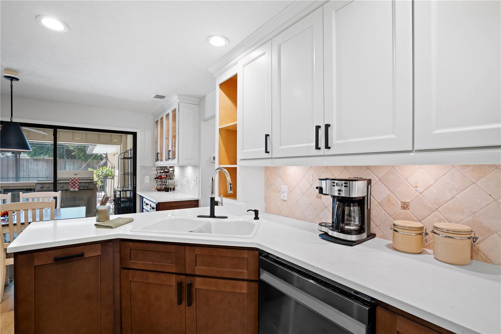 Image 14 of 81 For 2417 Pershing Oaks Place
