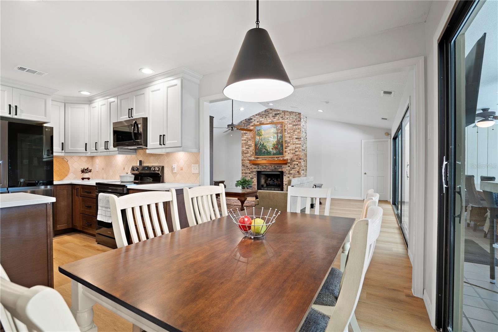 Image 16 of 81 For 2417 Pershing Oaks Place