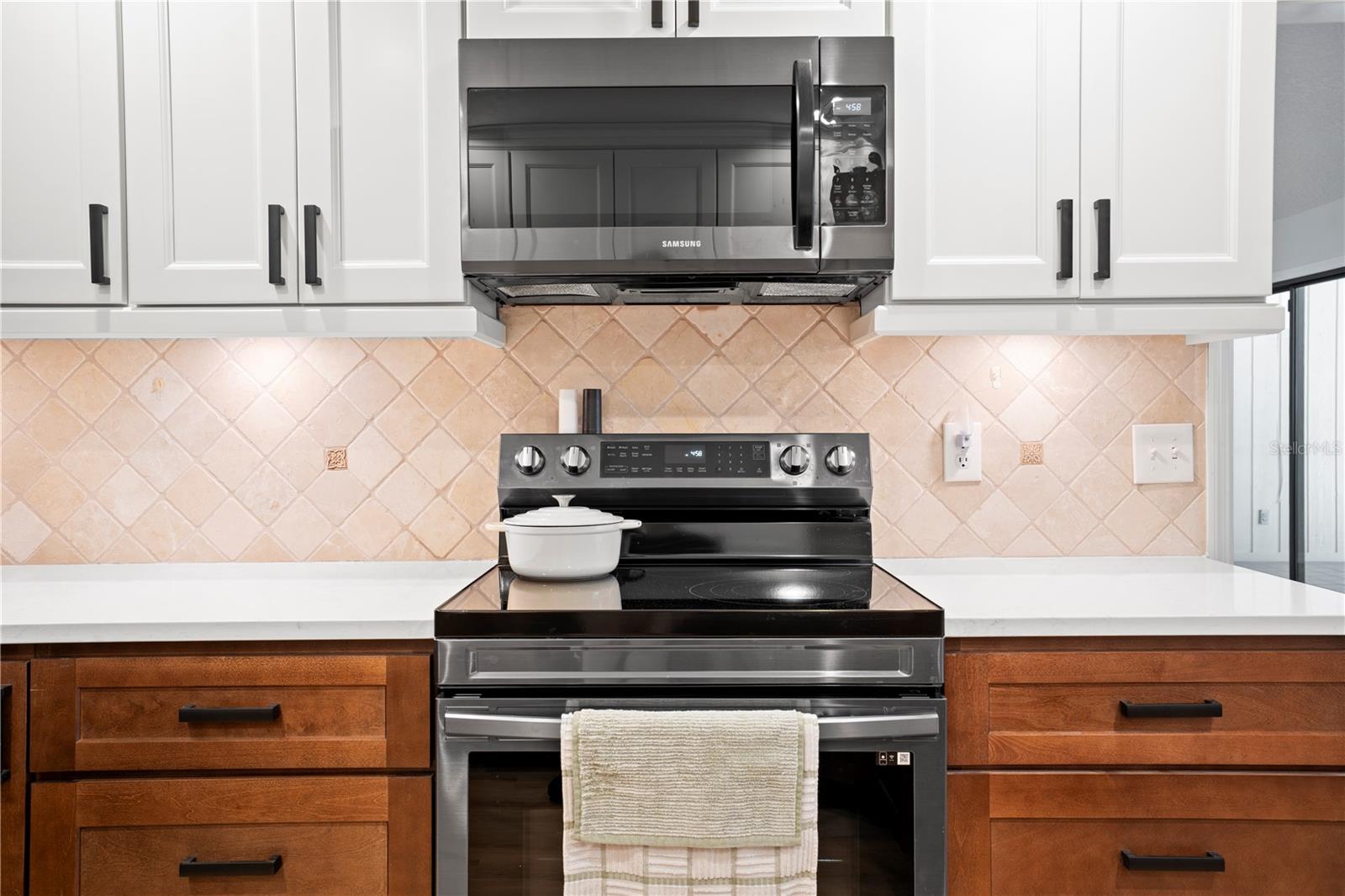 Image 18 of 81 For 2417 Pershing Oaks Place