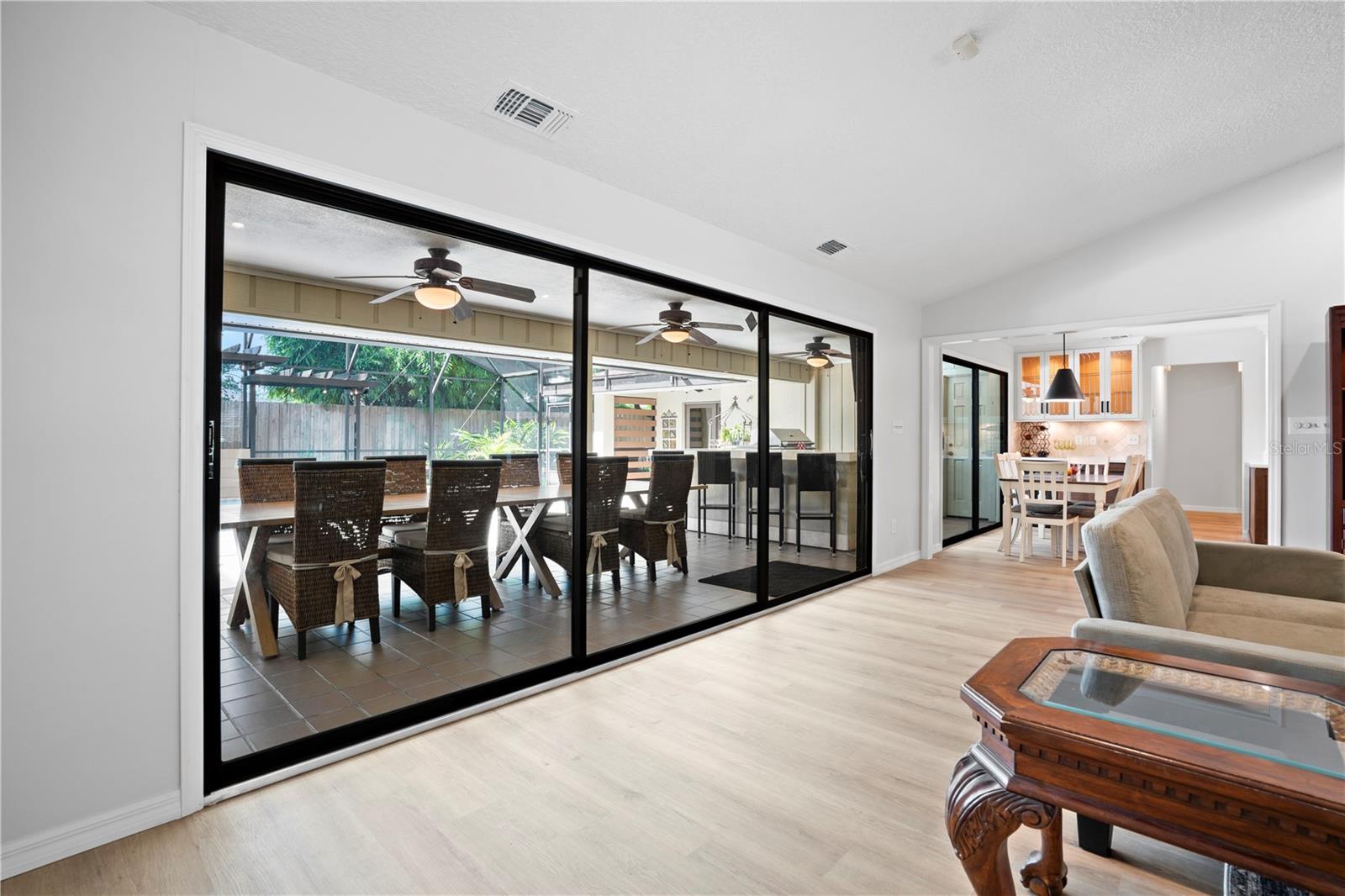 Image 19 of 81 For 2417 Pershing Oaks Place