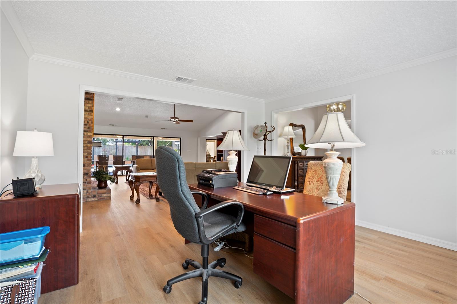 Image 25 of 81 For 2417 Pershing Oaks Place
