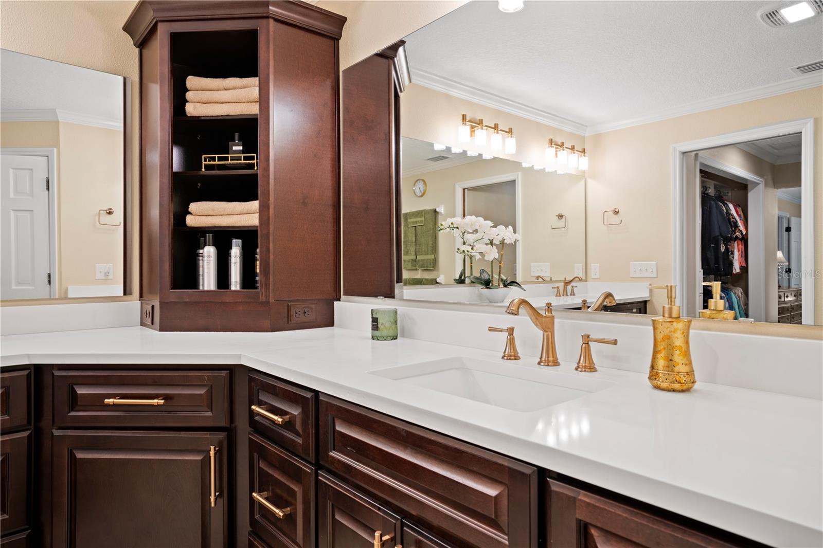 Image 31 of 81 For 2417 Pershing Oaks Place