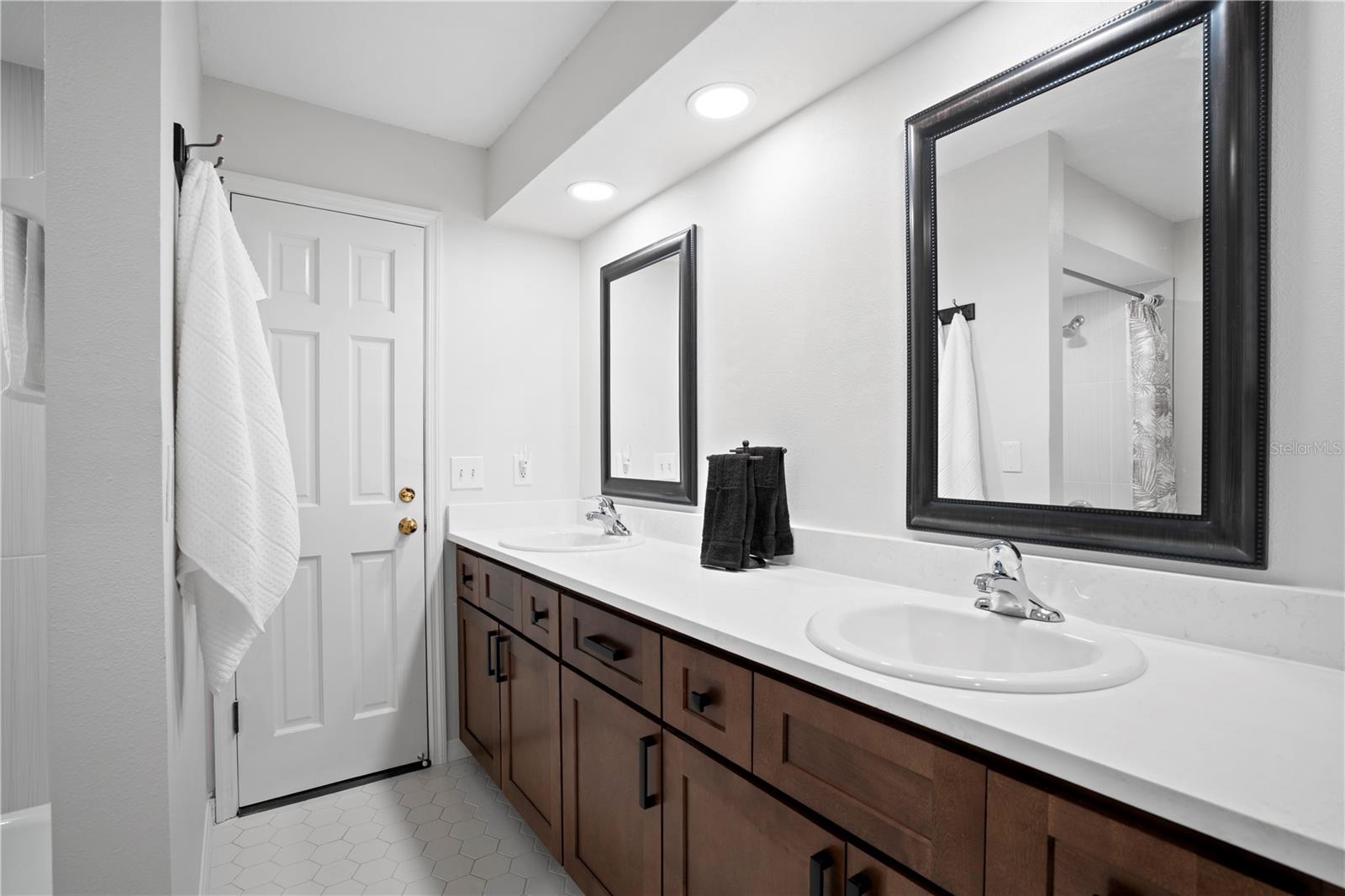 Image 39 of 81 For 2417 Pershing Oaks Place