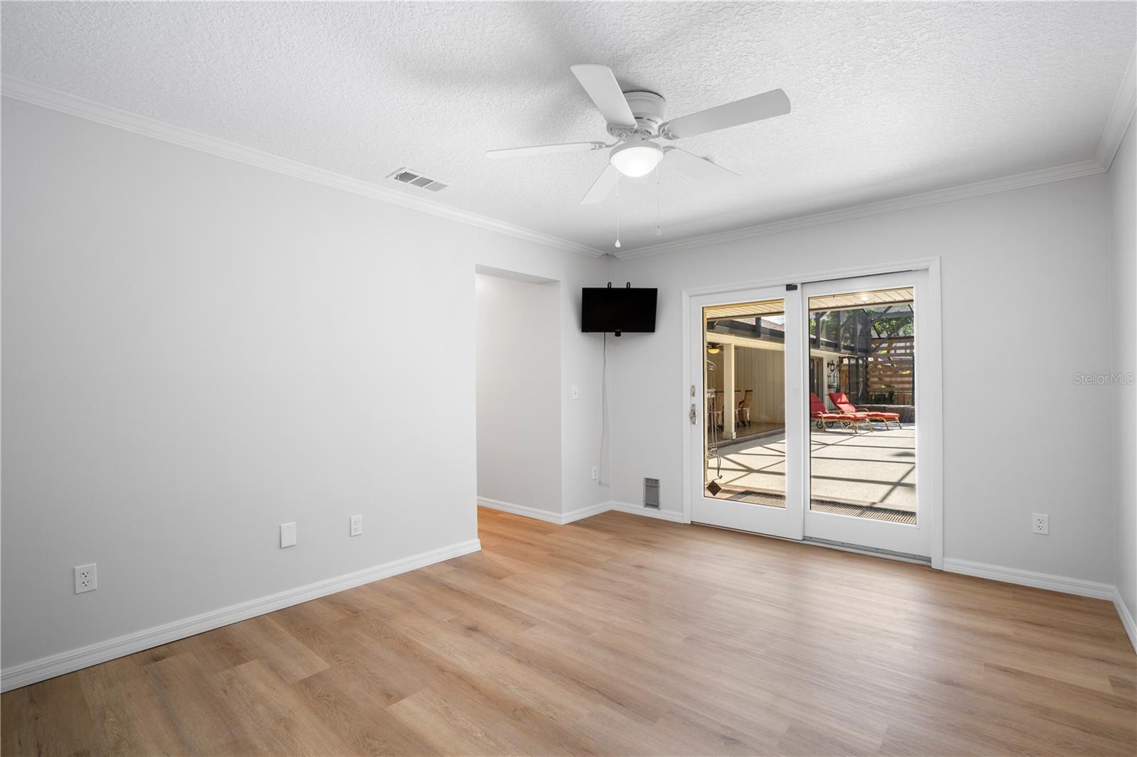 Image 41 of 81 For 2417 Pershing Oaks Place