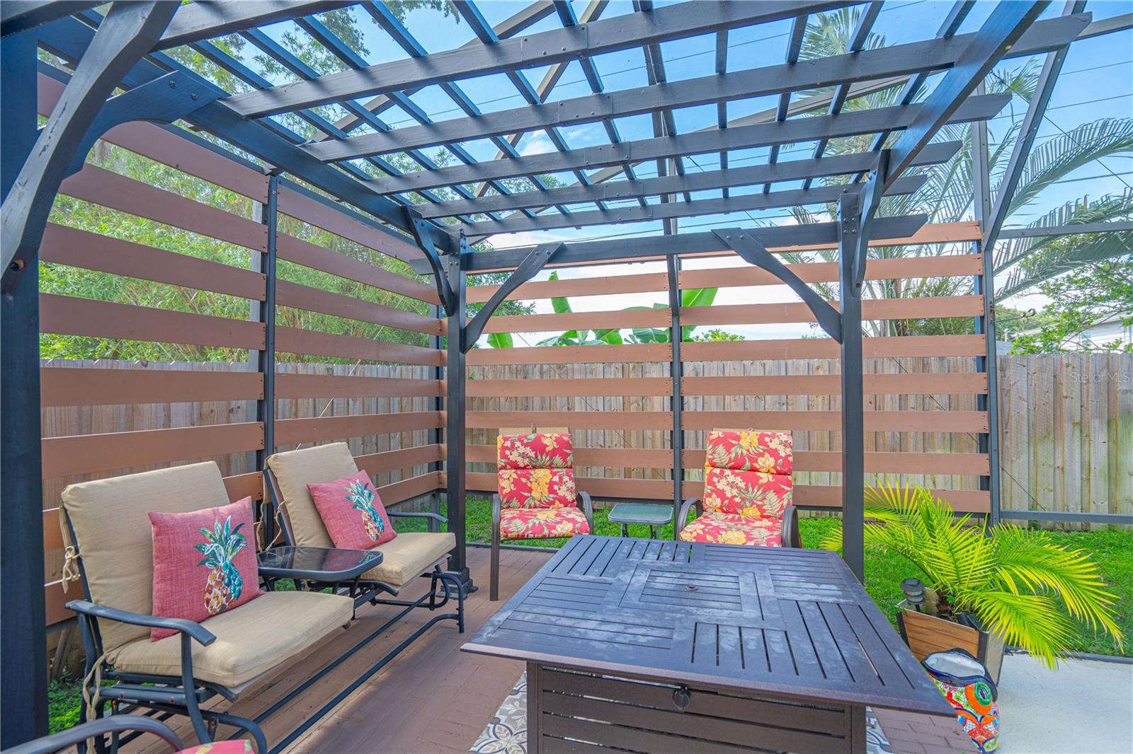 Image 57 of 81 For 2417 Pershing Oaks Place
