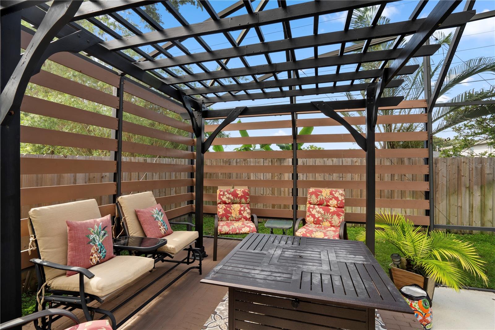 Image 58 of 81 For 2417 Pershing Oaks Place
