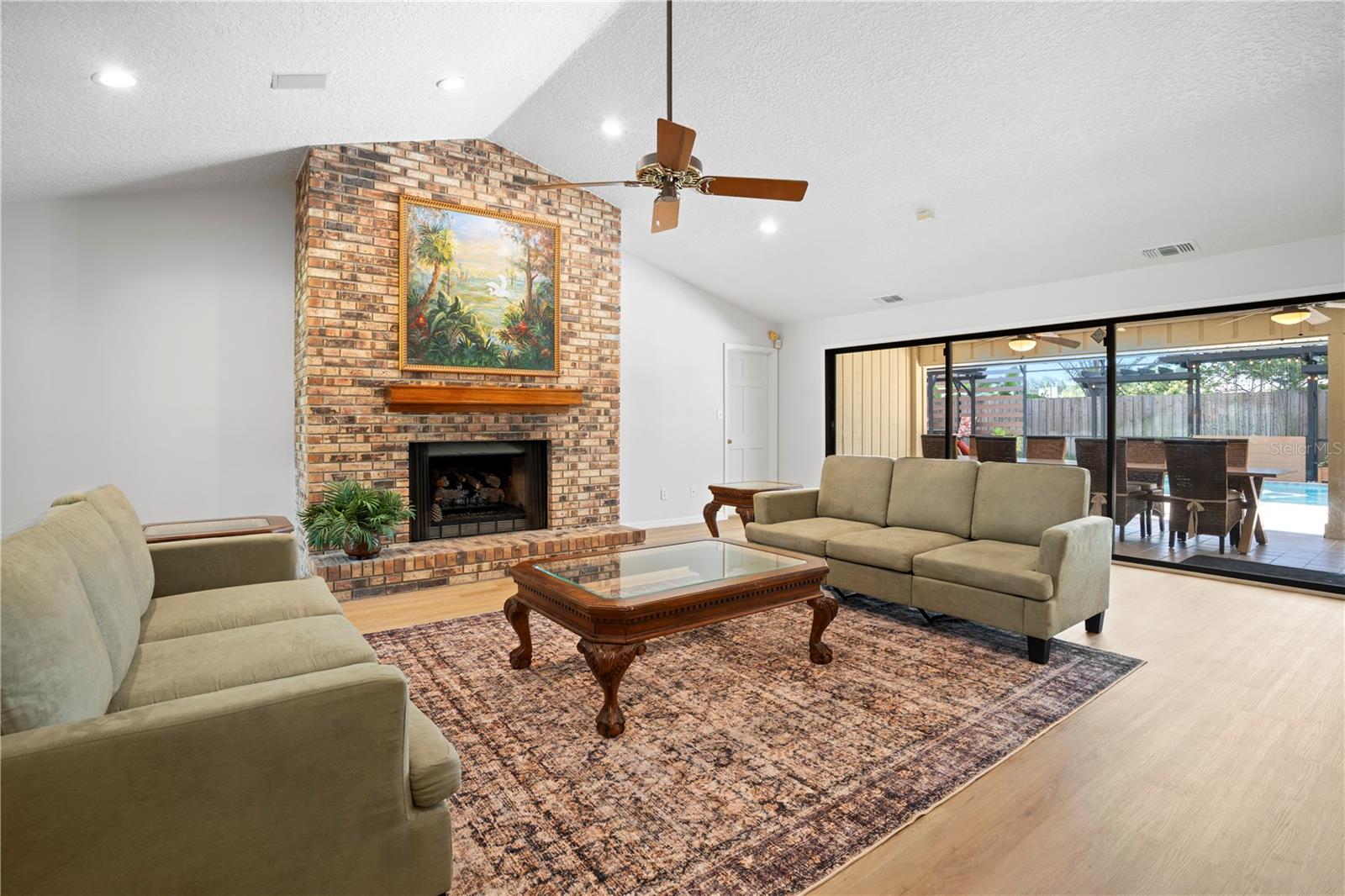 Image 6 of 81 For 2417 Pershing Oaks Place