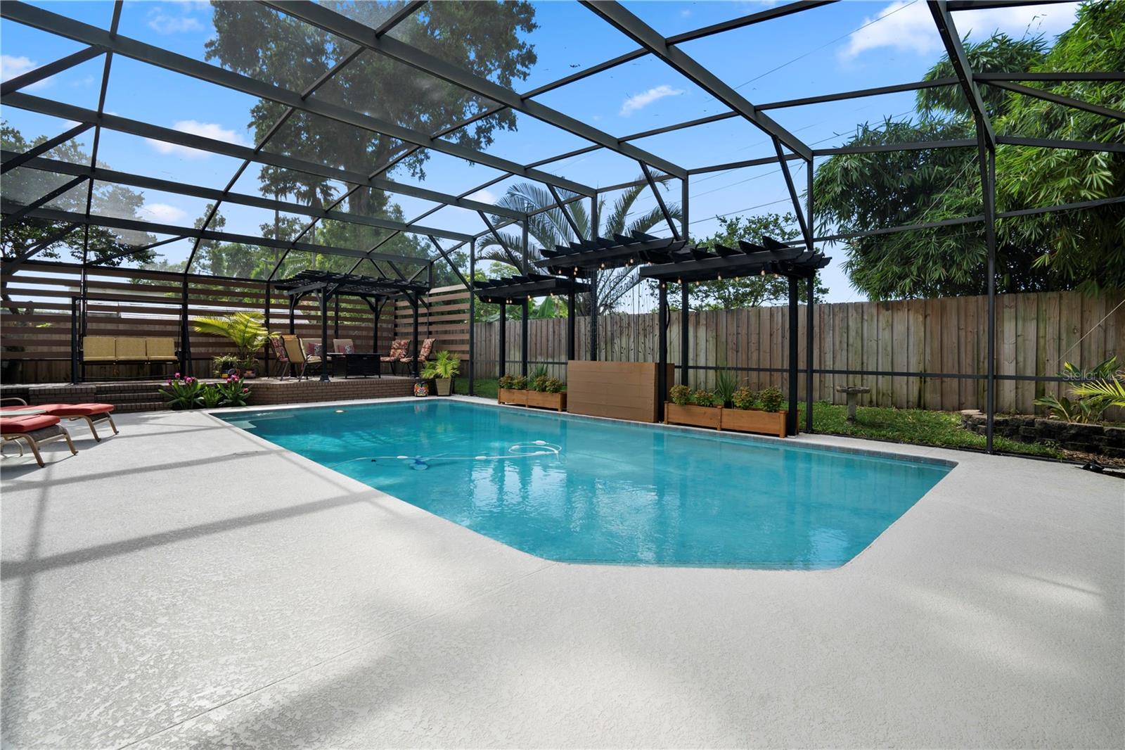 Image 61 of 81 For 2417 Pershing Oaks Place