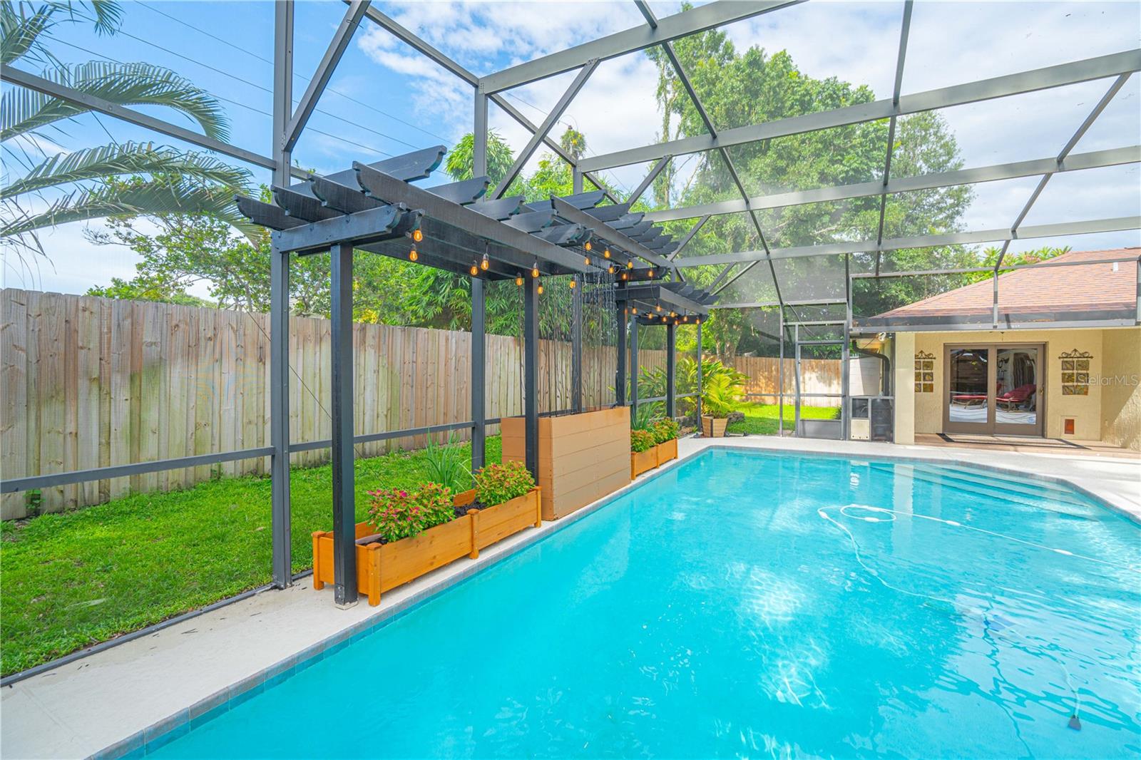 Image 68 of 81 For 2417 Pershing Oaks Place