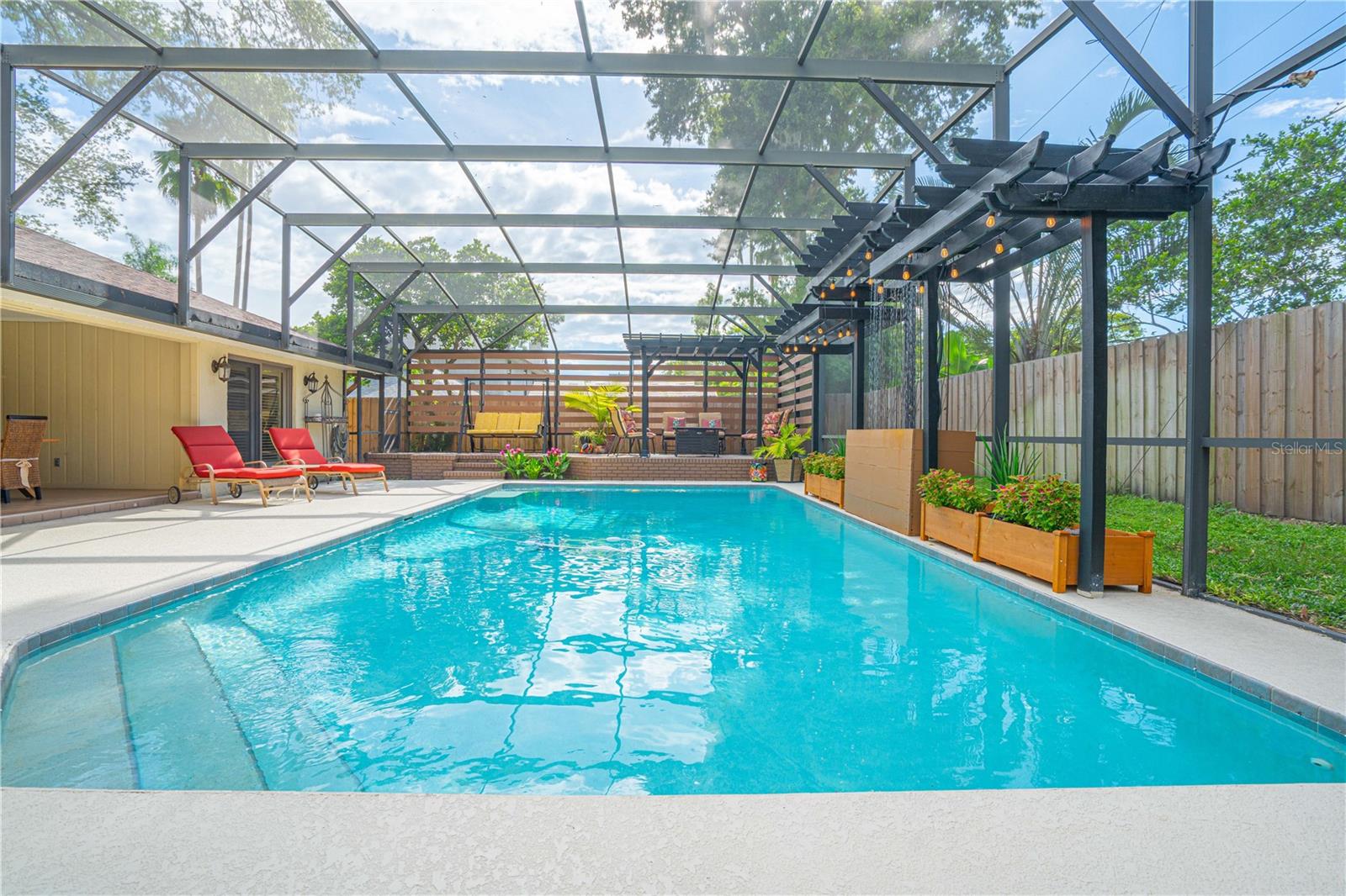 Image 71 of 81 For 2417 Pershing Oaks Place
