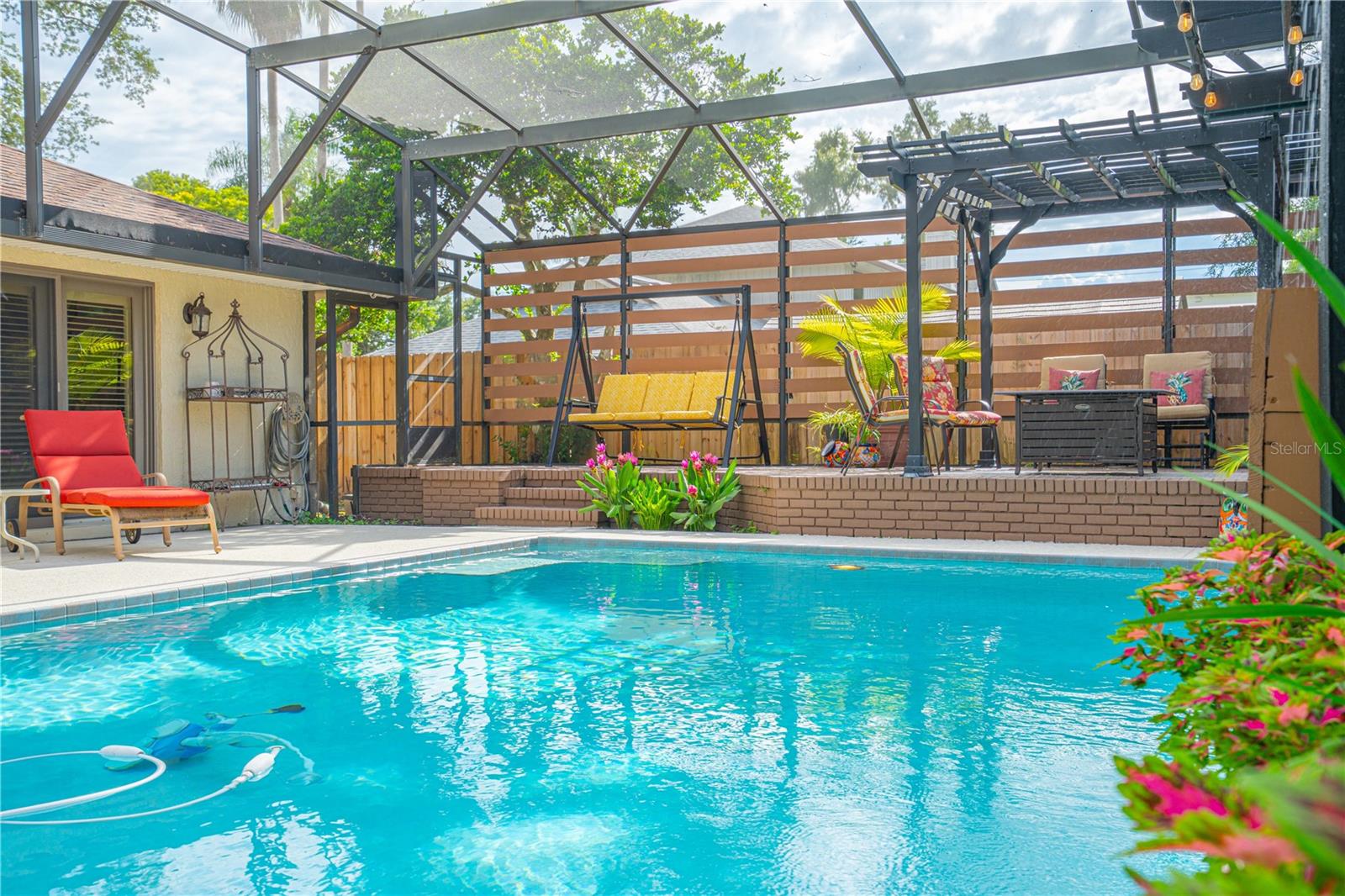 Image 73 of 81 For 2417 Pershing Oaks Place